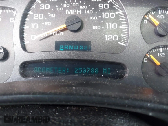 2004 Chevrolet Tahoe LS with VIN 1GNEC13T64J226513, listed as a IAAI auction lot 39773781 with 250,788 mi miles. Bid and sale history available at carsss.com. Image 7.