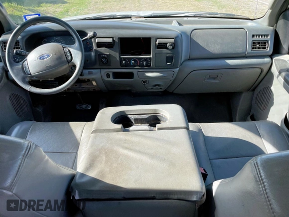 2004 Ford F-350 XL with VIN 1FTSW31P54EB26772, listed as a Copart auction lot 56300325 with 210,944 mi miles and Clean Title. Bid and sale history available at DreamBid. Image 9.