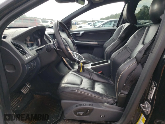 2017 Volvo XC60 R-Design z VIN YV449MRSXH2017078, wystawiony jako Copart lot #88640895 z przebiegiem Nie podano mil oraz Czysty tytuł • Clean title. Historia ofert i sprzedaży dostępna na DreamBid. Obrazek 7.