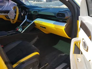 2023 Lamborghini Urus S z VIN ZPBUB3ZL1PLA24058, wystawiony jako IAAI lot #41686367 z przebiegiem 15 346 mil mil oraz . Historia ofert i sprzedaży dostępna na DreamBid. Obrazek 5.