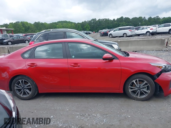 2023 Kia Forte LXS z VIN 3KPF24AD8PE582105, wystawiony jako IAAI lot #42366608 z przebiegiem 61 455 mil mil oraz . Historia ofert i sprzedaży dostępna na DreamBid. Obrazek 13.