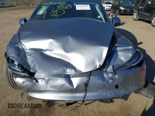2025 Tesla Model 3 Long Range z VIN 5YJ3E1EA1SF877574, wystawiony jako IAAI lot #41891632 z przebiegiem 2 914 mil mil oraz . Historia ofert i sprzedaży dostępna na DreamBid. Obrazek 6.
