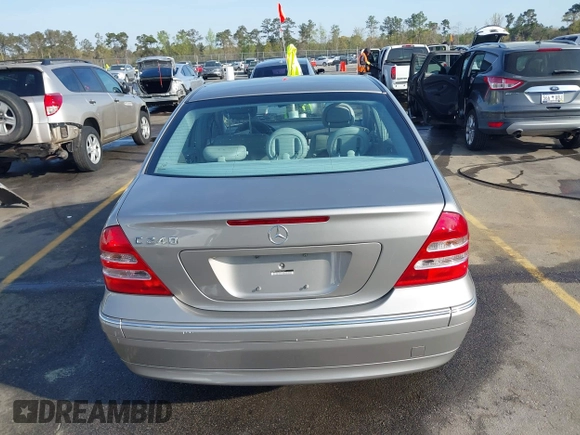 2004 Mercedes-Benz C 240 z VIN WDBRF61J74A618477, wystawiony jako IAAI lot #41894135 z przebiegiem 103 171 mil mil oraz . Historia ofert i sprzedaży dostępna na DreamBid. Obrazek 15.
