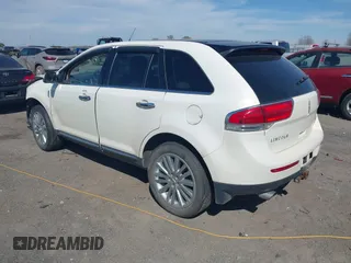 2013 Lincoln MKX with VIN 2LMDJ8JK2DBL19143, listed as a IAAI auction lot 41824677 with 172,336 mi miles. Bid and sale history available at carsss.com. Image 3.