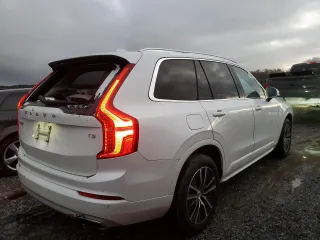 2020 Volvo XC90 Momentum with VIN YV4102CK4L1598280, listed as a Copart auction lot 79330254 with 61,206 mi miles and Clean Title. Bid and sale history available at carsss.com. Image 3.