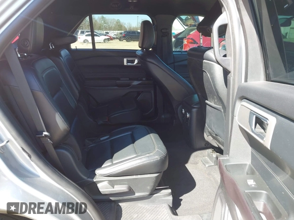 2020 Ford Explorer XLT with VIN 1FMSK7DH8LGA09516, listed as a IAAI auction lot 41650942 with 113,000 mi miles and . Bid and sale history available at carsss.com. Image 8.