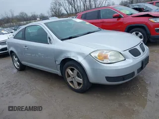 2007 Pontiac G5 with VIN 1G2AL15F977360713, listed as a IAAI auction lot 41994357 with 175,204 mi miles. Bid and sale history available at carsss.com. Image 1.