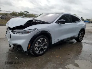 2022 Ford Mustang Mach-E Premium с VIN 3FMTK3RM5NMA50343, выставлен на аукционе Copart как лот 47278795 с пробегом 26 374 миль миль и Чистый • Clean title. История ставок и продаж доступна на DreamBid. Изображение 1.