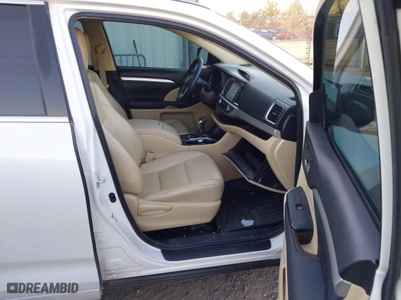 2014 Toyota Highlander XLE with VIN 5TDKKRFH9ES034849, listed as a IAAI auction lot 41792720 with 171,521 mi miles. Bid and sale history available at carsss.com. Image 5.