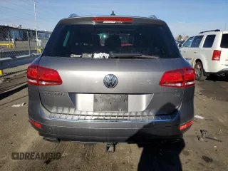 2012 Volkswagen Touareg Lux z VIN WVGEK9BPXCD011322, wystawiony jako Copart lot #87062254 z przebiegiem 110 985 mil mil oraz Szkoda całkowita • Salvage title. Historia ofert i sprzedaży dostępna na DreamBid. Obrazek 6.