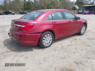 2014 Chrysler 200 LX z VIN 1C3CCBAB1EN209312, wystawiony jako IAAI lot #41932302 z przebiegiem 143 335 mil mil oraz . Historia ofert i sprzedaży dostępna na DreamBid. Obrazek 4.