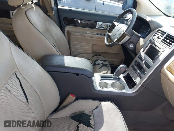 2008 Lincoln MKX with VIN 2LMDU68C38BJ24412, listed as a IAAI auction lot 42050624 with 180,803 mi miles. Bid and sale history available at carsss.com. Image 5.