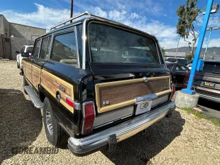 1987 Jeep Grand Wagoneer z VIN 1JCNJ15U7HT153505, wystawiony jako Copart lot #46373925 z przebiegiem 57 931 mil mil oraz Czysty tytuł • Clean title. Historia ofert i sprzedaży dostępna na DreamBid. Obrazek 3.