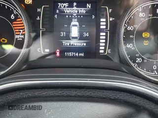 2019 Jeep Cherokee Latitude z VIN 1C4PJLCB2KD120503, wystawiony jako IAAI lot #42206232 z przebiegiem 115 714 mil mil oraz . Historia ofert i sprzedaży dostępna na DreamBid. Obrazek 16.