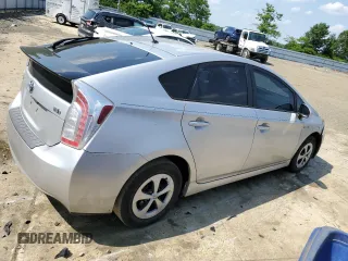 2015 Toyota Prius Four with VIN JTDKN3DUXF1972409, listed as a Copart auction lot 61596695 with Not provided miles and Salvage title. Bid and sale history available at DreamBid. Image 3.