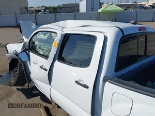 2012 Toyota Tacoma PreRunner z VIN 3TMJU4GN2CM128050, wystawiony jako IAAI lot #42200352 z przebiegiem Nie podano mil oraz . Historia ofert i sprzedaży dostępna na DreamBid. Obrazek 18.