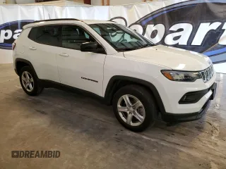 2023 Jeep Compass Latitude z VIN 3C4NJDBN7PT552997, wystawiony jako Copart lot #64716475 z przebiegiem 58 066 mil mil oraz Czysty tytuł • Clean title. Historia ofert i sprzedaży dostępna na DreamBid. Obrazek 4.
