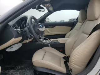 2016 BMW Z4 sDrive35i z VIN WBALM7C52G5B60024, wystawiony jako Copart lot #49235955 z przebiegiem 16 673 mil mil oraz Szkoda całkowita • Salvage title. Historia ofert i sprzedaży dostępna na DreamBid. Obrazek 7.