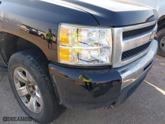 2011 Chevrolet Silverado 1500 LS with VIN 3GCPKREAXBG351026, listed as a IAAI auction lot 41682364 with 137,051 mi miles. Bid and sale history available at carsss.com. Image 6.