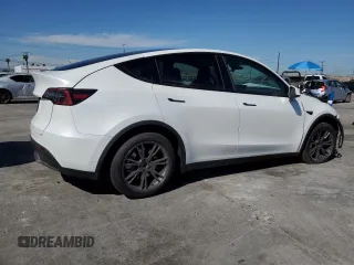 2024 Tesla Model Y with VIN 7SAYGDED5RF196309, listed as a Copart auction lot 44608545 with 7,226 mi miles and Salvage Title. Bid and sale history available at DreamBid. Image 3.