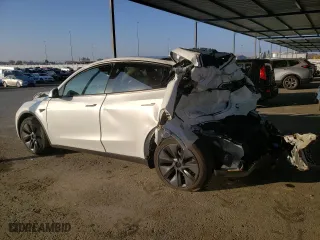 2024 Tesla Model Y Long Range with VIN 7SAYGDEE6RF190608, listed as a Copart auction lot 83378894 with 2,461 mi miles and Salvage Title. Bid and sale history available at carsss.com. Image 2.