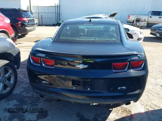 2011 Chevrolet Camaro 1LT z VIN 2G1FB1ED0B9195699, wystawiony jako IAAI lot #40918417 z przebiegiem 105 843 mil mil oraz . Historia ofert i sprzedaży dostępna na DreamBid. Obrazek 16.