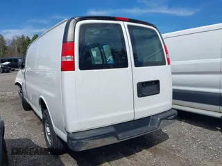 2021 GMC Savana Cargo Van with VIN 1GTW7AF72M1191484, listed as a IAAI auction lot 41835496 with 71,760 mi miles. Bid and sale history available at carsss.com. Image 3.