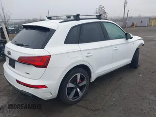 2024 Audi Q5 S line Premium Plus with VIN WA1EAAFY7R2147109, listed as a IAAI auction lot 41064261 with 4,647 mi miles. Bid and sale history available at carsss.com. Image 4.