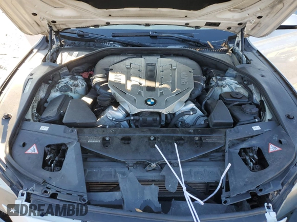 2010 BMW 7 Series 750Li xDrive z VIN WBAKC8C51AC430722, wystawiony jako Copart lot #85782774 z przebiegiem 127 361 mil mil oraz Szkoda całkowita • Salvage title. Historia ofert i sprzedaży dostępna na DreamBid. Obrazek 11.