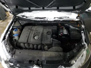 2010 Volkswagen Golf с VIN WVWDB7AJ3AW163879, выставлен на аукционе Copart как лот 44645455 с пробегом 61 139 миль миль и Списание • Salvage title. История ставок и продаж доступна на DreamBid. Изображение 11.