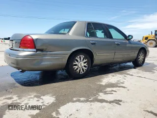 2003 Ford Crown Victoria LX z VIN 2FAFP74W43X123583, wystawiony jako Copart lot #57677555 z przebiegiem 185 336 mil mil oraz Szkoda całkowita • Salvage title. Historia ofert i sprzedaży dostępna na DreamBid. Obrazek 3.
