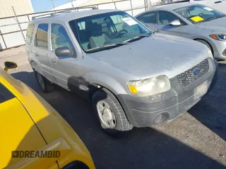 2006 Ford Escape XLS with VIN 1FMYU92Z66KB78298, listed as a IAAI auction lot 41867231 with 204,809 mi miles. Bid and sale history available at carsss.com. Image 1.