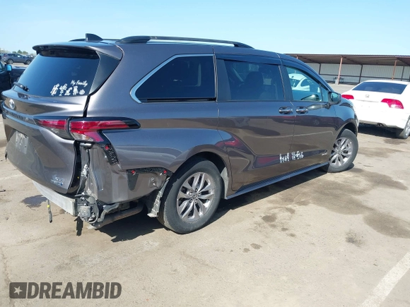 2021 Toyota Sienna XLE with VIN 5TDYSKFC4MS035573, listed as a IAAI auction lot 41988128 with 39,110 mi miles. Bid and sale history available at carsss.com. Image 4.