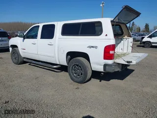 2007 Chevrolet Silverado 1500 LTZ with VIN 2GCFK13Y471695819, listed as a IAAI auction lot 41755850 with 216,487 mi miles. Bid and sale history available at carsss.com. Image 3.