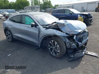 2022 Ford Mustang Mach-E Premium с VIN 3FMTK3SS7NMA57299, выставлен на аукционе IAAI как лот 42663092 с пробегом 32 107 миль миль и . История ставок и продаж доступна на DreamBid. Изображение 1.