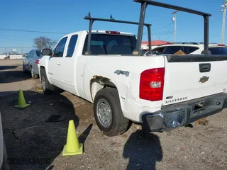 2009 Chevrolet Silverado 1500 LTZ with VIN 1GCEK39079Z114929, listed as a IAAI auction lot 41494959 with 305,078 mi miles. Bid and sale history available at carsss.com. Image 3.