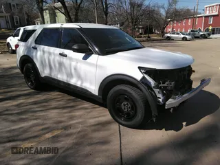 2020 Ford Police Interceptor Utility z VIN 1FM5K8AB0LGD09716, wystawiony jako IAAI lot #41772403 z przebiegiem 106 253 mil mil oraz . Historia ofert i sprzedaży dostępna na DreamBid. Obrazek 1.