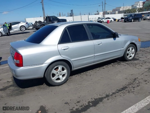 2000 Mazda Protege ES with VIN JM1BJ2218Y0283251, listed as a IAAI auction lot 41665289 with 141,336 mi miles. Bid and sale history available at carsss.com. Image 4.