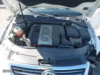 2008 Volkswagen Passat Sedan Komfort with VIN WVWAK73C68P060185, listed as a IAAI auction lot 41826217 with 98,733 mi miles. Bid and sale history available at carsss.com. Image 10.