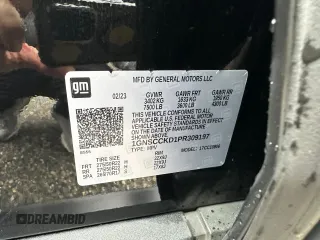 2023 Chevrolet Suburban LT z VIN 1GNSCCKD1PR309197, wystawiony jako Copart lot #62896615 z przebiegiem 184 279 mil mil oraz Czysty tytuł • Clean title. Historia ofert i sprzedaży dostępna na DreamBid. Obrazek 10.