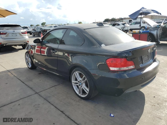 2009 BMW 1 Series 135i with VIN WBAUC73589VK80613, listed as a Copart auction lot 42224935 with 135,442 mi miles and Clean Title. Bid and sale history available at carsss.com. Image 2.