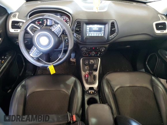 2018 Jeep Compass Latitude z VIN 3C4NJDBB2JT232824, wystawiony jako Copart lot #58095455 z przebiegiem 61 917 mil mil oraz Szkoda całkowita • Salvage title. Historia ofert i sprzedaży dostępna na DreamBid. Obrazek 8.
