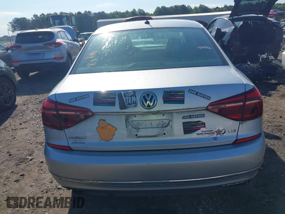 2017 Volkswagen Passat S z VIN 1VWAT7A30HC009964, wystawiony jako IAAI lot #42181146 z przebiegiem 118 855 mil mil oraz . Historia ofert i sprzedaży dostępna na DreamBid. Obrazek 17.