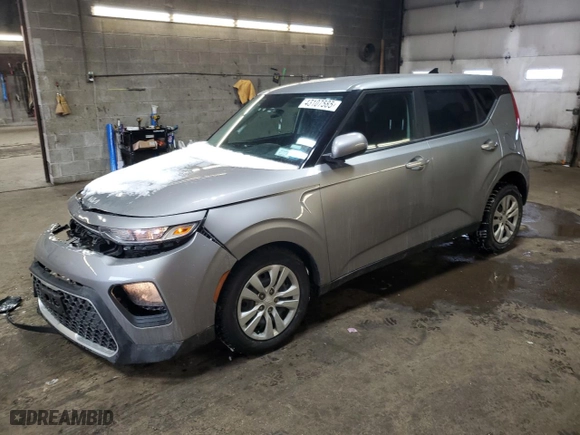 2022 Kia Soul LX with VIN KNDJ23AU9N7837961, listed as a Copart auction lot 43107585 with 34,027 mi miles and Non Repairable. Bid and sale history available at carsss.com. Image 1.