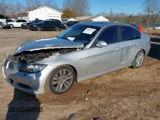 2006 BMW 3 Series 325i with VIN WBAVB13516KX40275, listed as a IAAI auction lot 41563739 with 185,783 mi miles. Bid and sale history available at carsss.com. Image 16.