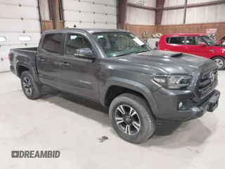 2017 Toyota Tacoma SR5 with VIN 5TFCZ5AN6HX111116, listed as a IAAI auction lot 42054764 with 103,107 mi miles. Bid and sale history available at carsss.com. Image 1.