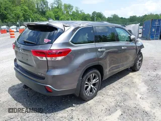2019 Toyota Highlander LE with VIN 5TDBZRFH5KS722354, listed as a IAAI auction lot 42252775 with 97,141 mi miles and . Bid and sale history available at DreamBid. Image 4.