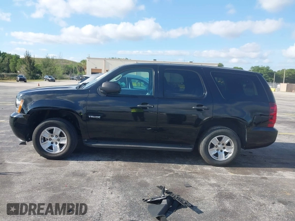 2013 Chevrolet Tahoe Commercial z VIN 1GNLC2E05DR218100, wystawiony jako IAAI lot #42182072 z przebiegiem 162 888 mil mil oraz . Historia ofert i sprzedaży dostępna na DreamBid. Obrazek 15.