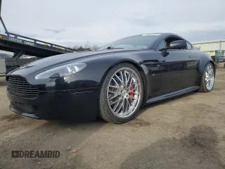 2007 Aston Martin Vantage z VIN SCFBB03B17GC05817, wystawiony jako Copart lot #46586585 z przebiegiem 31 124 mil mil oraz Szkody całkowita. Historia ofert i sprzedaży dostępna na DreamBid. Obrazek 1.