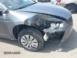 2008 Honda Accord LX z VIN 1HGCP26388A040338, wystawiony jako IAAI lot #42254793 z przebiegiem 167 025 mil mil oraz . Historia ofert i sprzedaży dostępna na DreamBid. Obrazek 6.